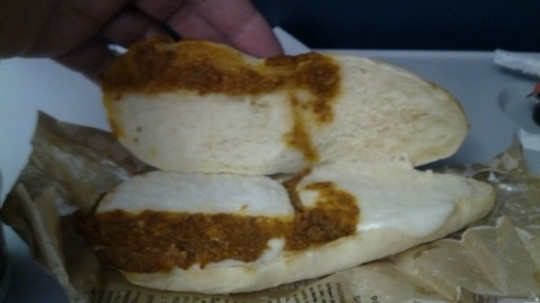 Bocadillo de tomate seco ofrecido a bordo de un avión de Delta Airlines