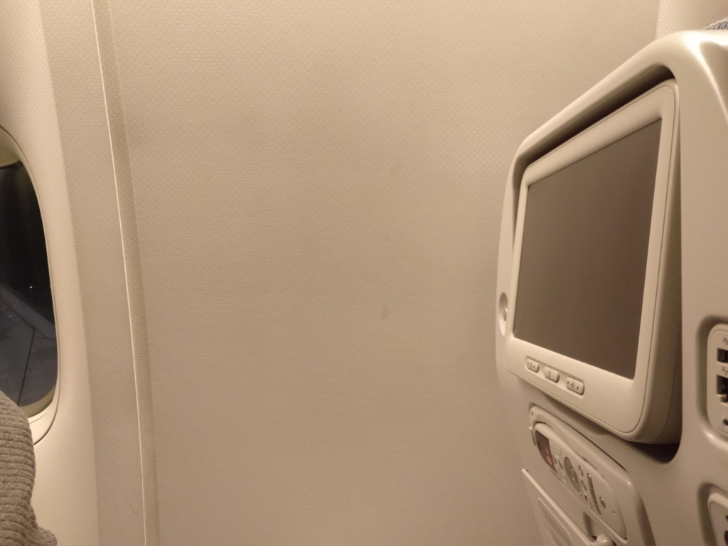 Asiento de ventanilla sin ventanilla, a bordo de avión de Turkish Airlines