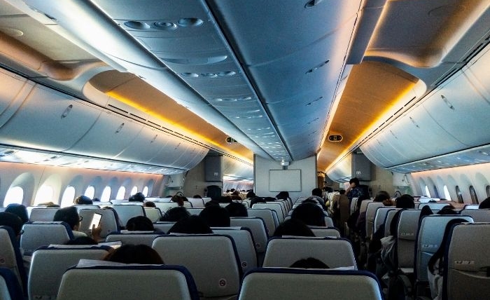 interior de la cabina de un avión
