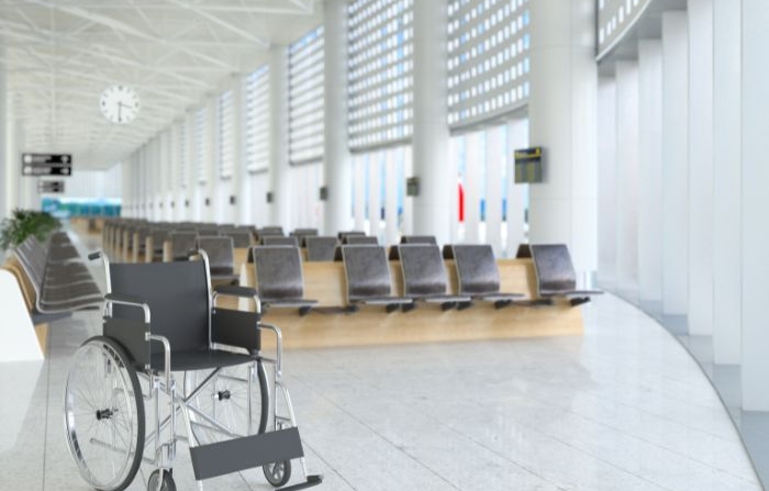 pasajeros en sillas de ruedas en los aeropuertos